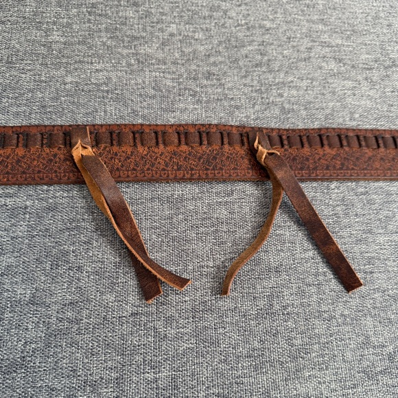 Cabi Brown Leather 1.5” Wide Belt Small Tassels Silver Buckle Woven Distressed - Picture 2 of 12